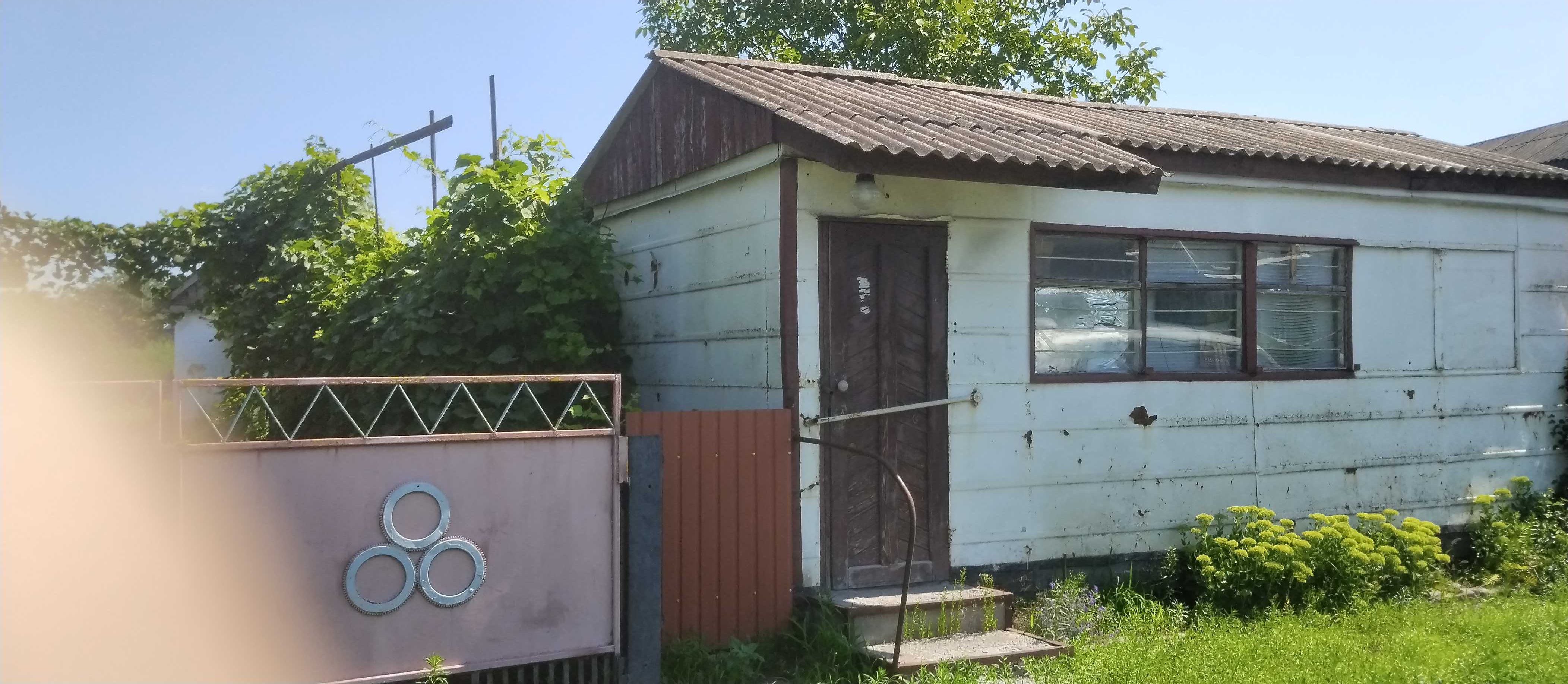 Продаж будинку з магазином в тихому і зручному місце положенні