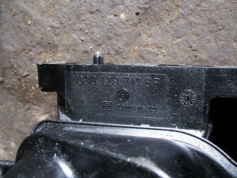 Kolektor ssący VW Golf III Polo 1.6B 1.4B