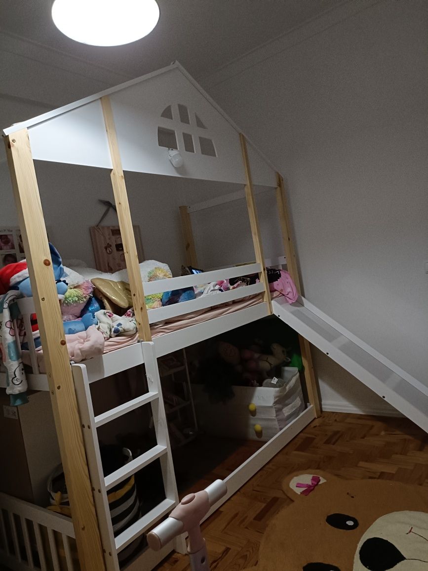 Vendo cama com escorrega e sem colchão