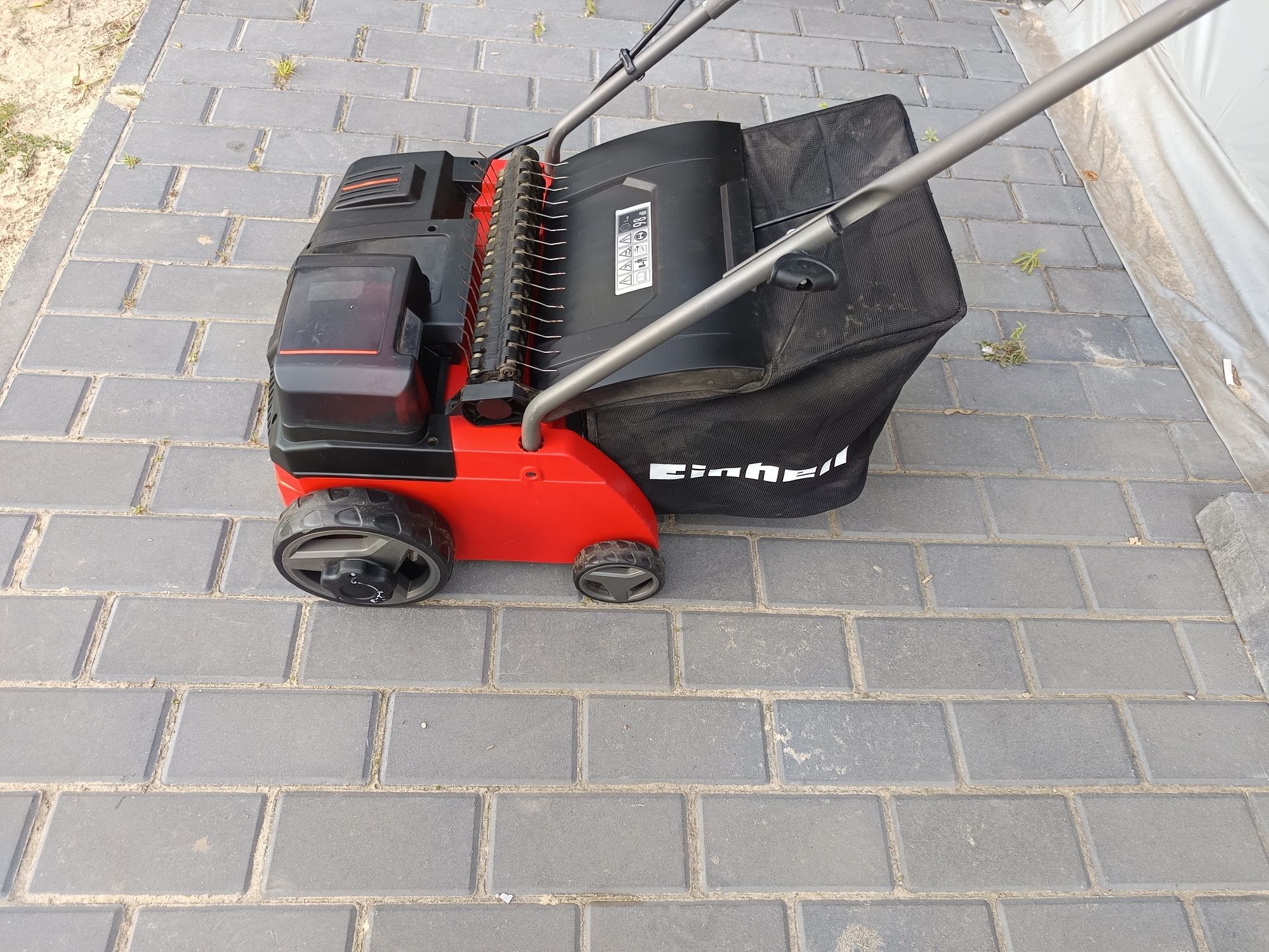 Akumulatorowy wertykulator Einhell GC-SC 36/31 Li SOLO