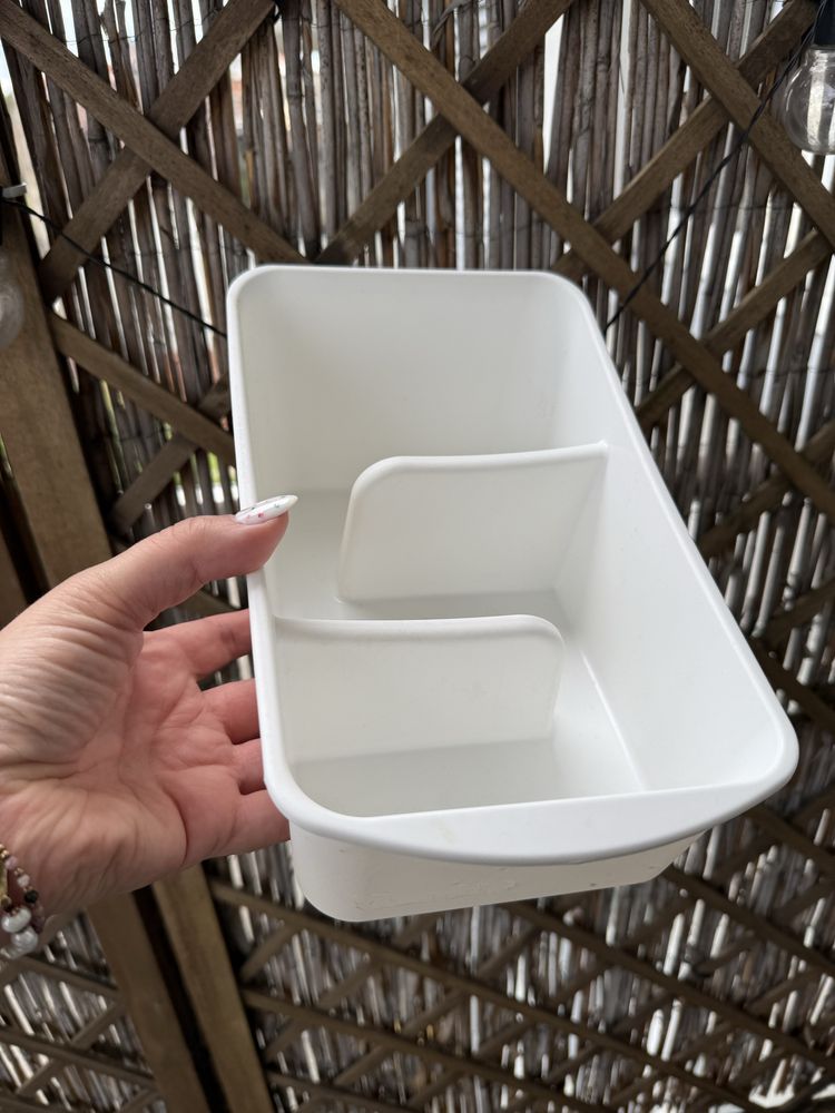 Biały plastikowy pojemnik na przyprawy organizer