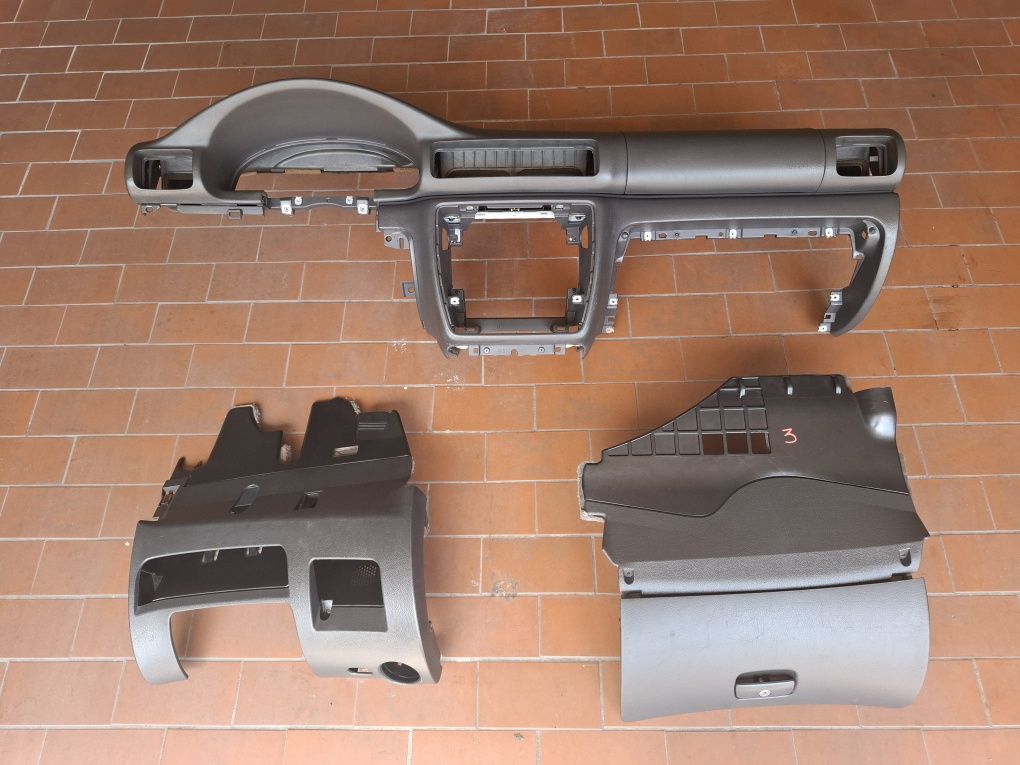 Tablier 2din VW Passat 01-05(cor preto))