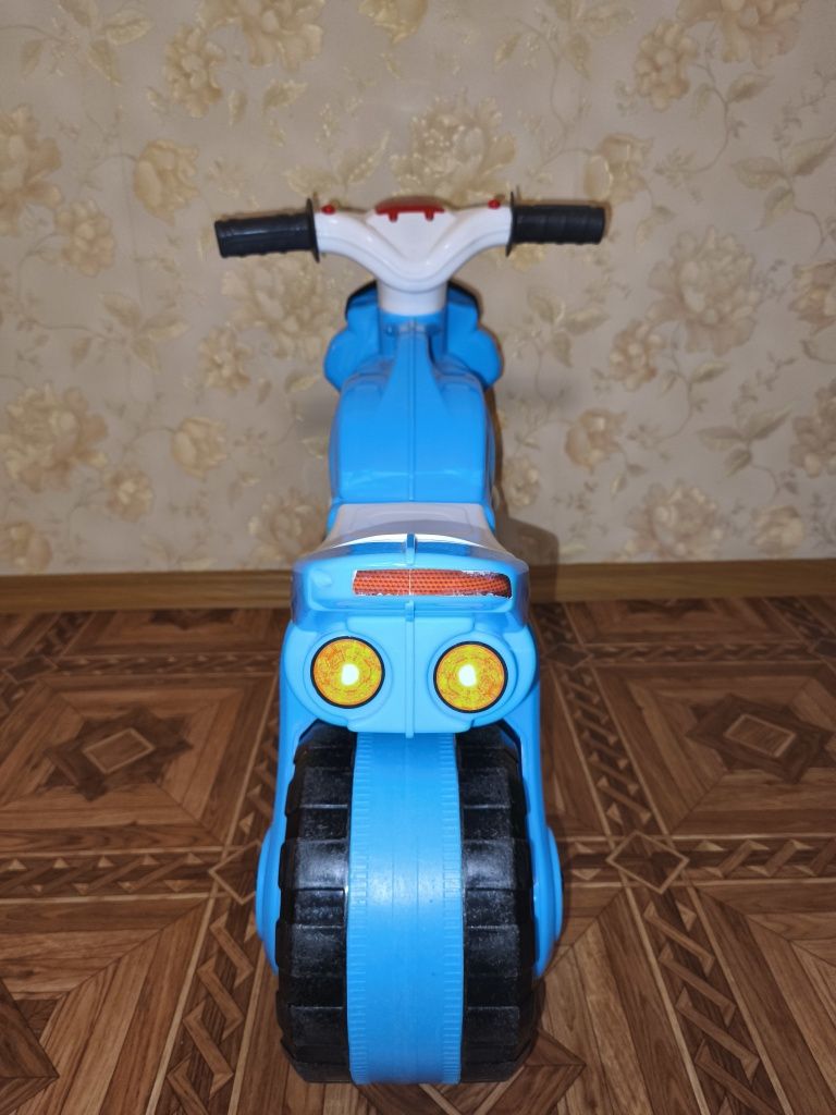 Игрушка мотоцикл детский со звуковыми эффектами б/у