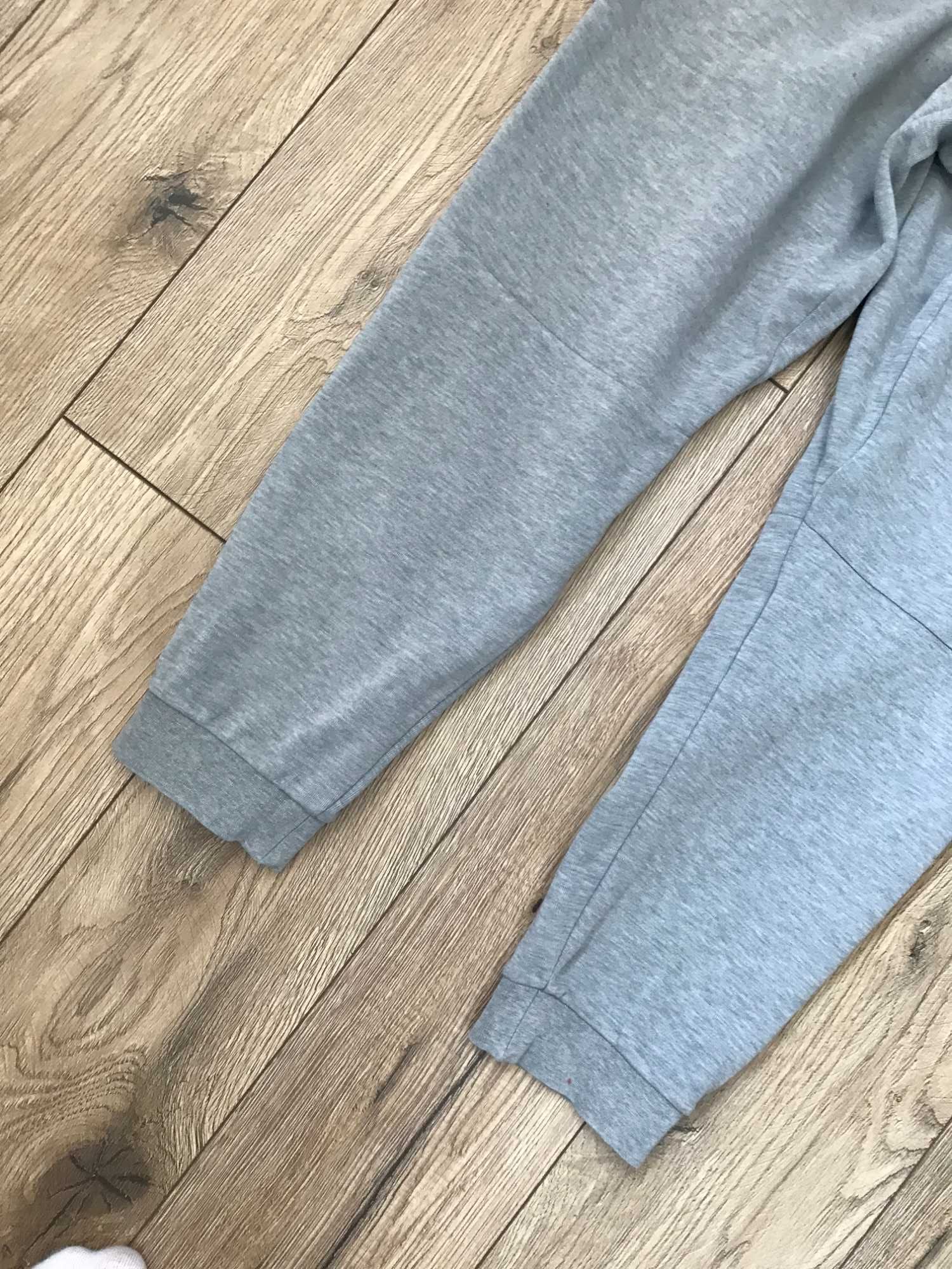 Spodnie dresowe Nike Tech-Fleece rozm. S