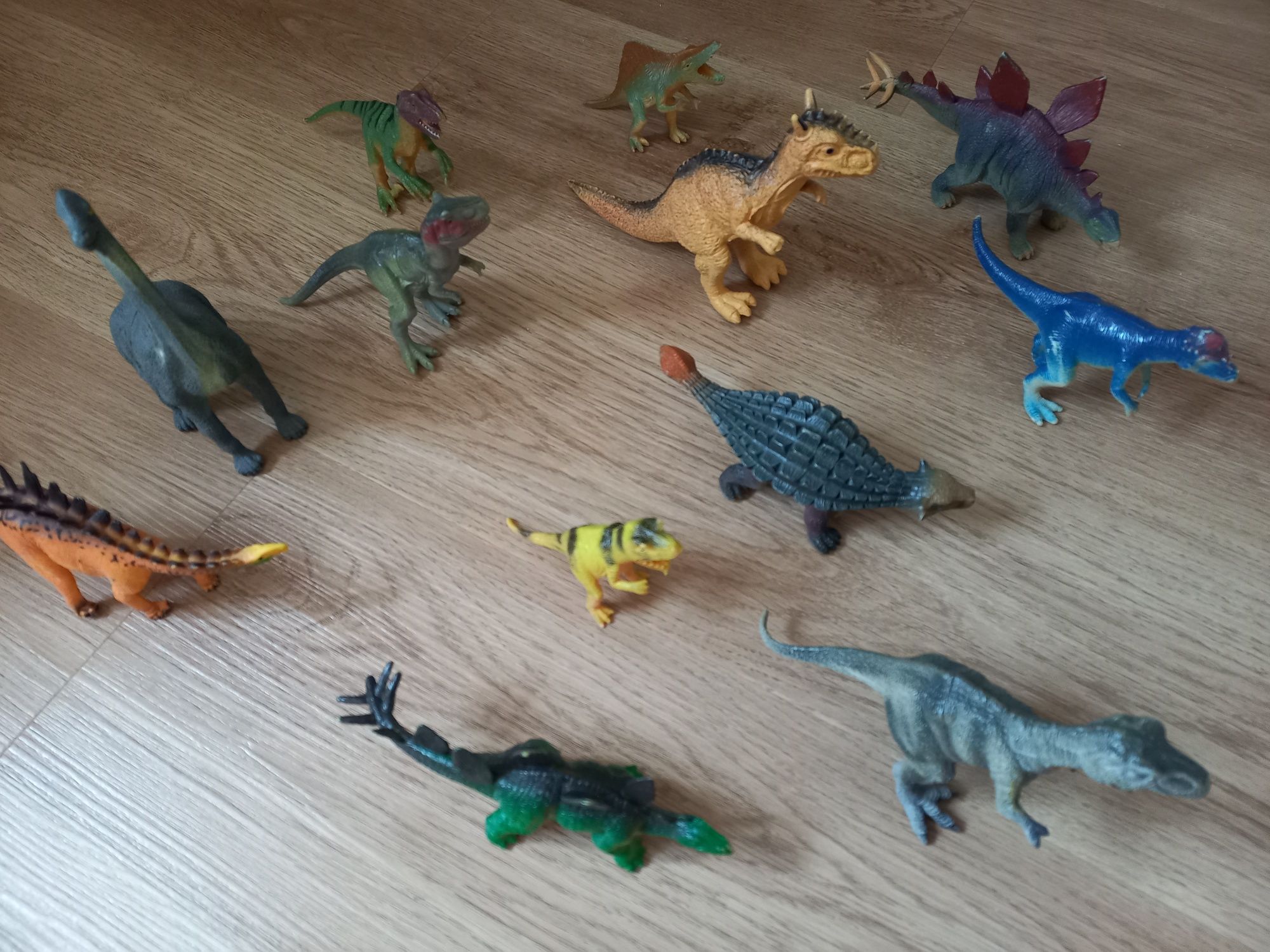 Conjunto de 12 dinossauros