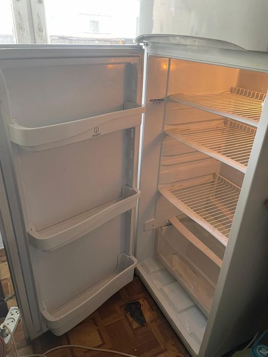 Холодильник  Indesit RA 24