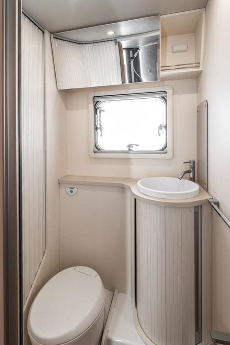 KAMPER z doposażeniem Półintegra 5 osobowy Rimor 95 PLUS Ford 2022