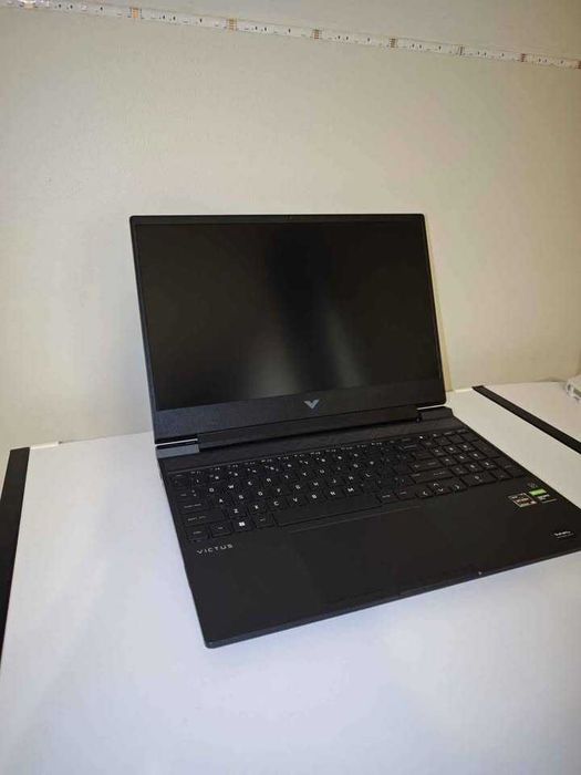 Laptop gamingowy HP Victus 15-fb0116nw - stan idealny