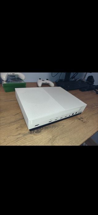 Xbox One S 1TB z napędem, 2 pady i 4 gry!