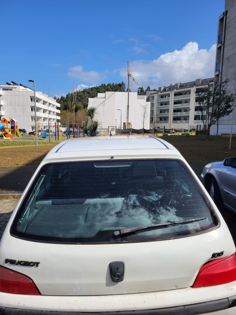 Vendo troco Peugeot  106 xr 230 mil km .