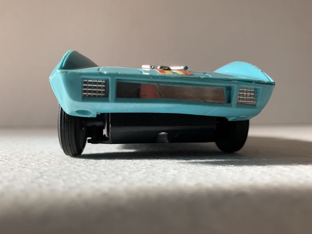 Carro modelo raro dos anos 60 da marca Bandai