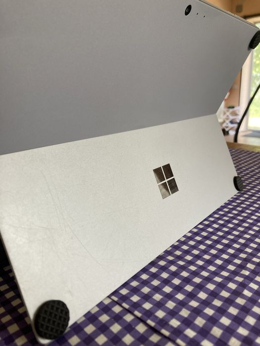 Microsoft Surface Pro 5, 4/128 LTE