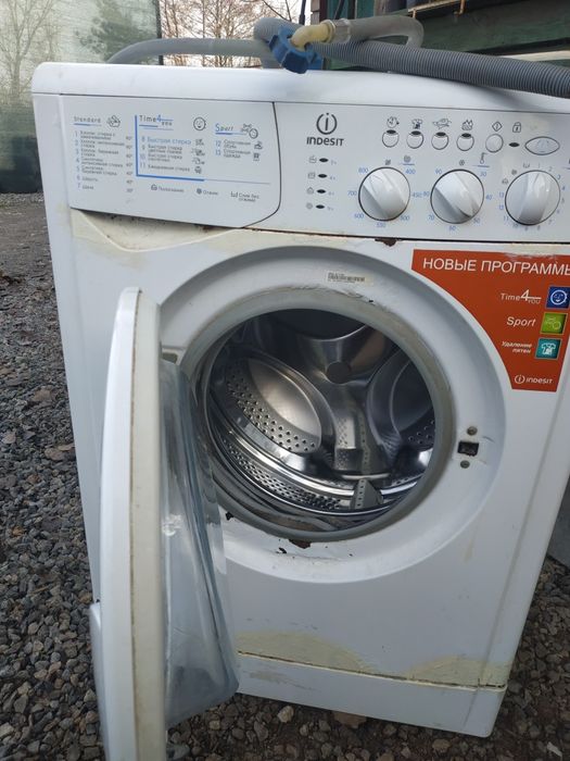 Продам стиральную машину inbesit wiul83(csi)