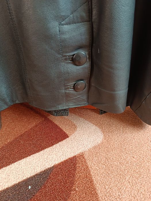 Кожаный пиджак с визерунчатыми  вставкамивставками