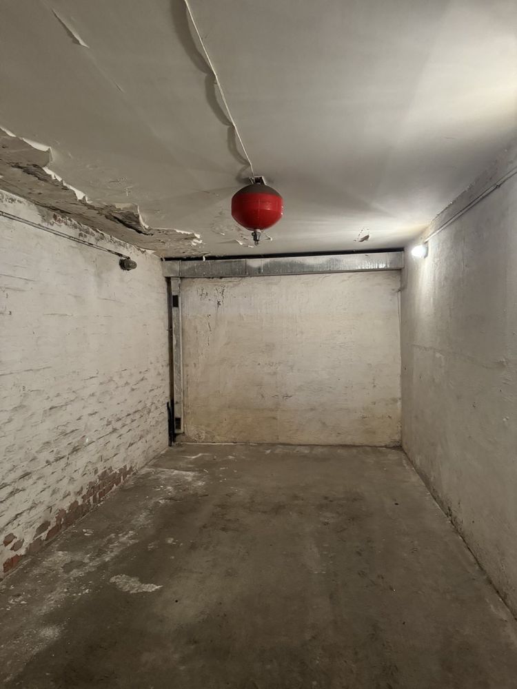 Гараж ,паркоместо 19.0 кв,центер,вул.Ростиславская,Чорновола,(Рибалко)