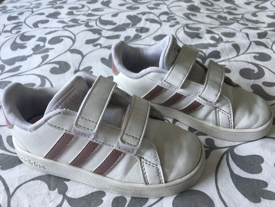Sapatilhas Adidas Grand Court castanho bronze T27