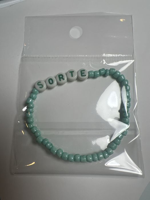 Pulseiras com palavras