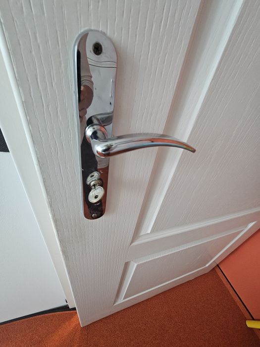 drzwi z ościeżnicą , białe