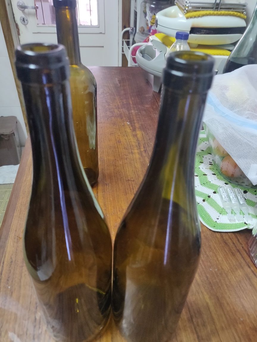 Garrafas vazias usadas para venda