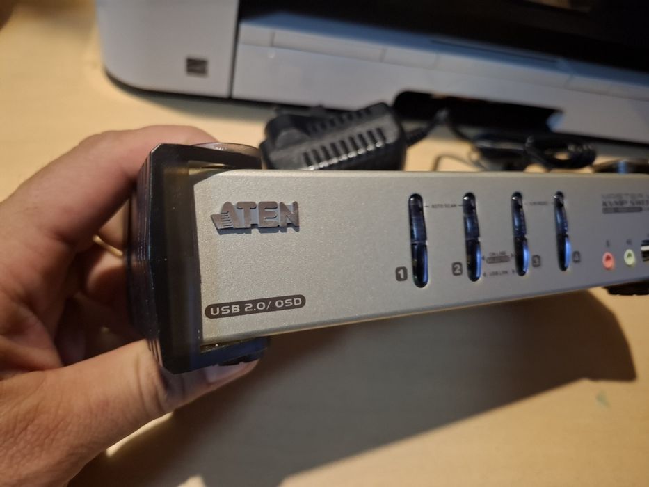 4 portowy przełącznik komputerowy kvm Aten