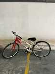 Bicicleta Branca e vermelha