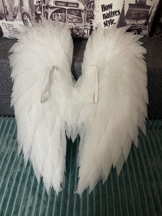 Крила ангела і німб