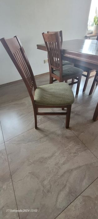 Drewniany rozkładany stół i 6 krzeseł