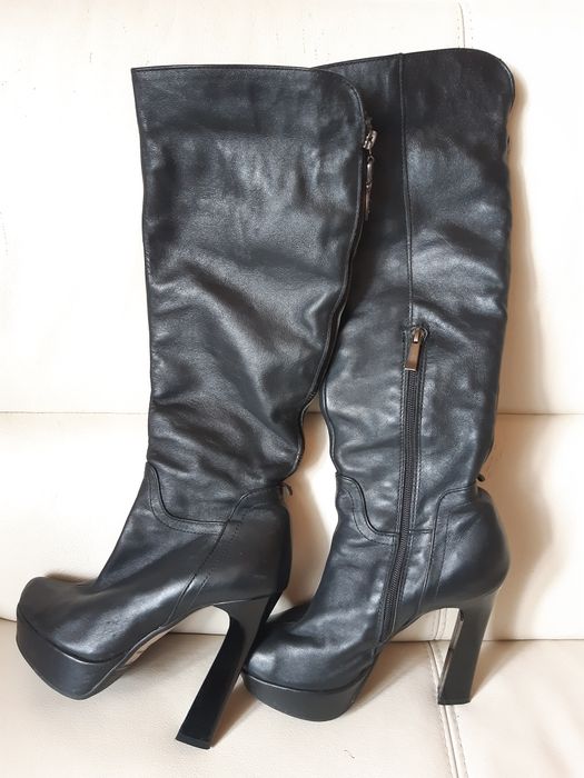 Сапожки шкіряні в ідеальному стані  (Весна-Осінь)