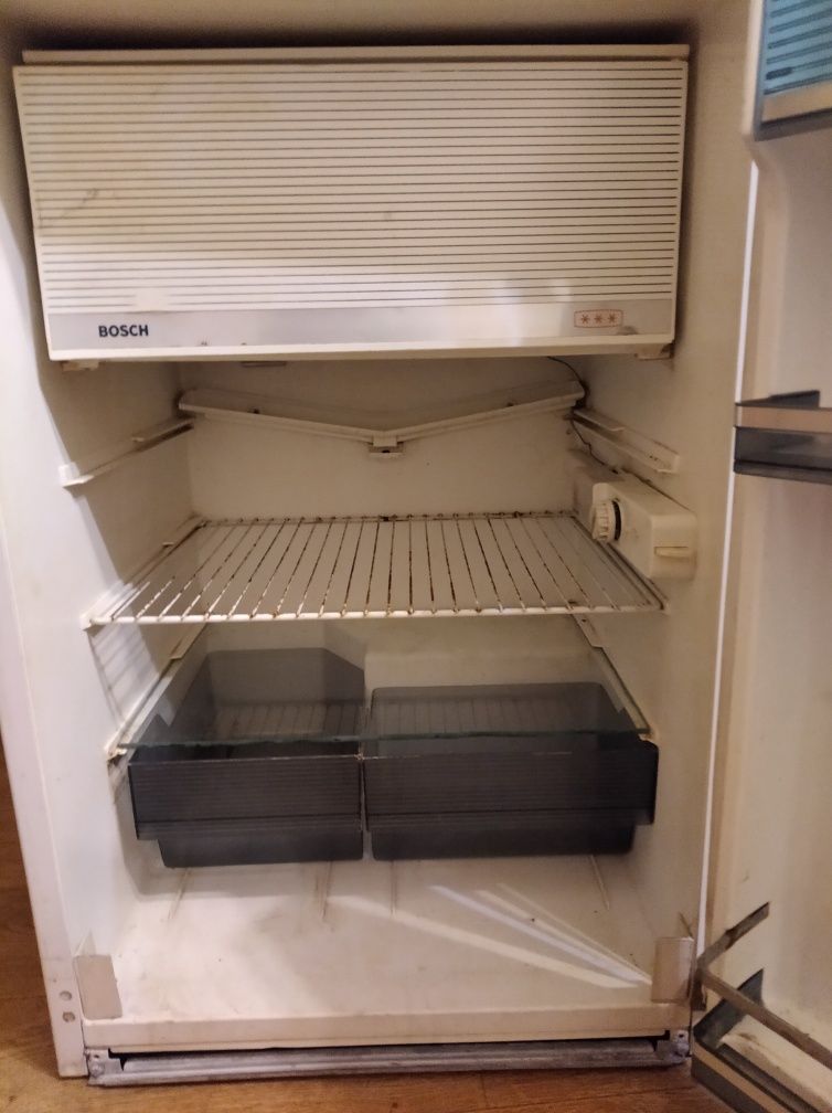 Компрессор с холодильника  BOSCH  в рабочем состоянии