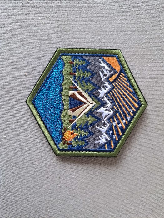 Naszywka patch obóz, namiot, góry, ognisko, obozowisko  haft rzep