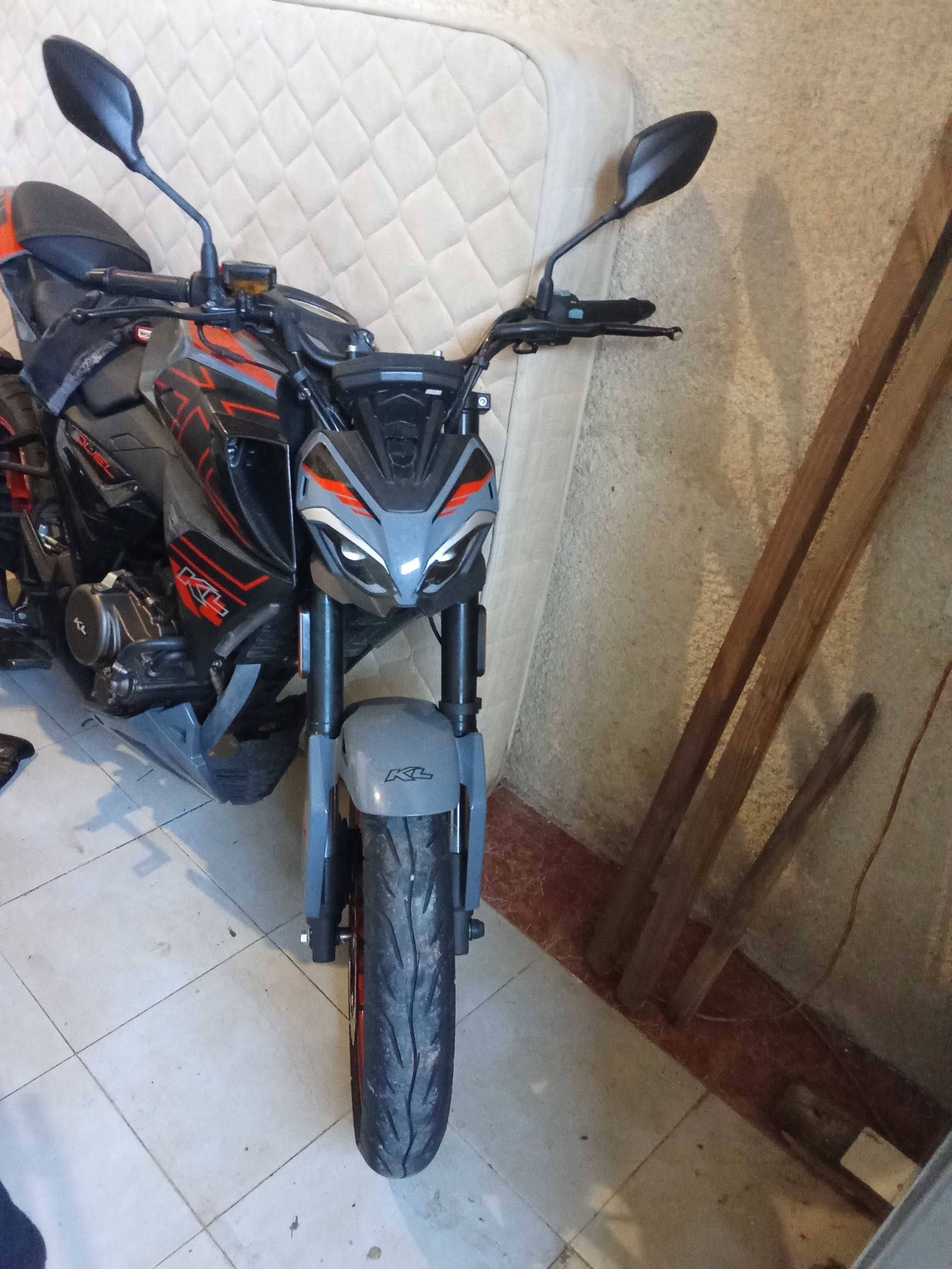 Vendo moto kl 125