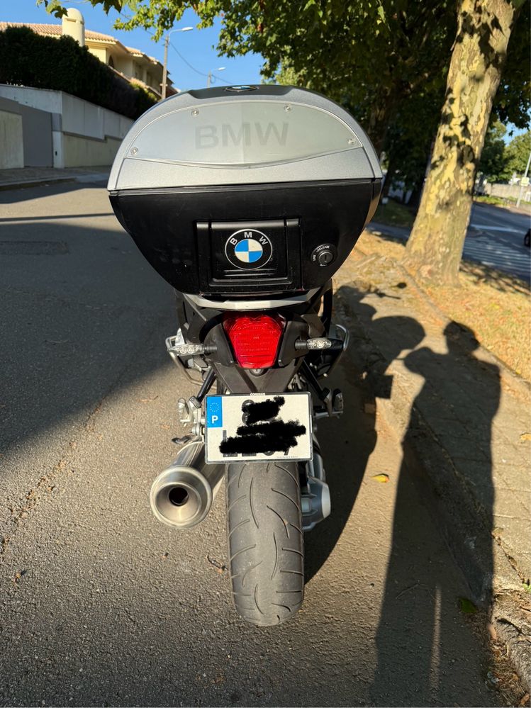 BMW R1200R de 2011 - irrepreensível - poucos km
