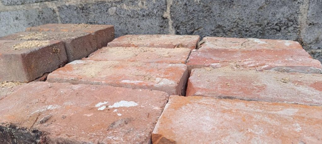 Cegła dziurawka z rozbiórki