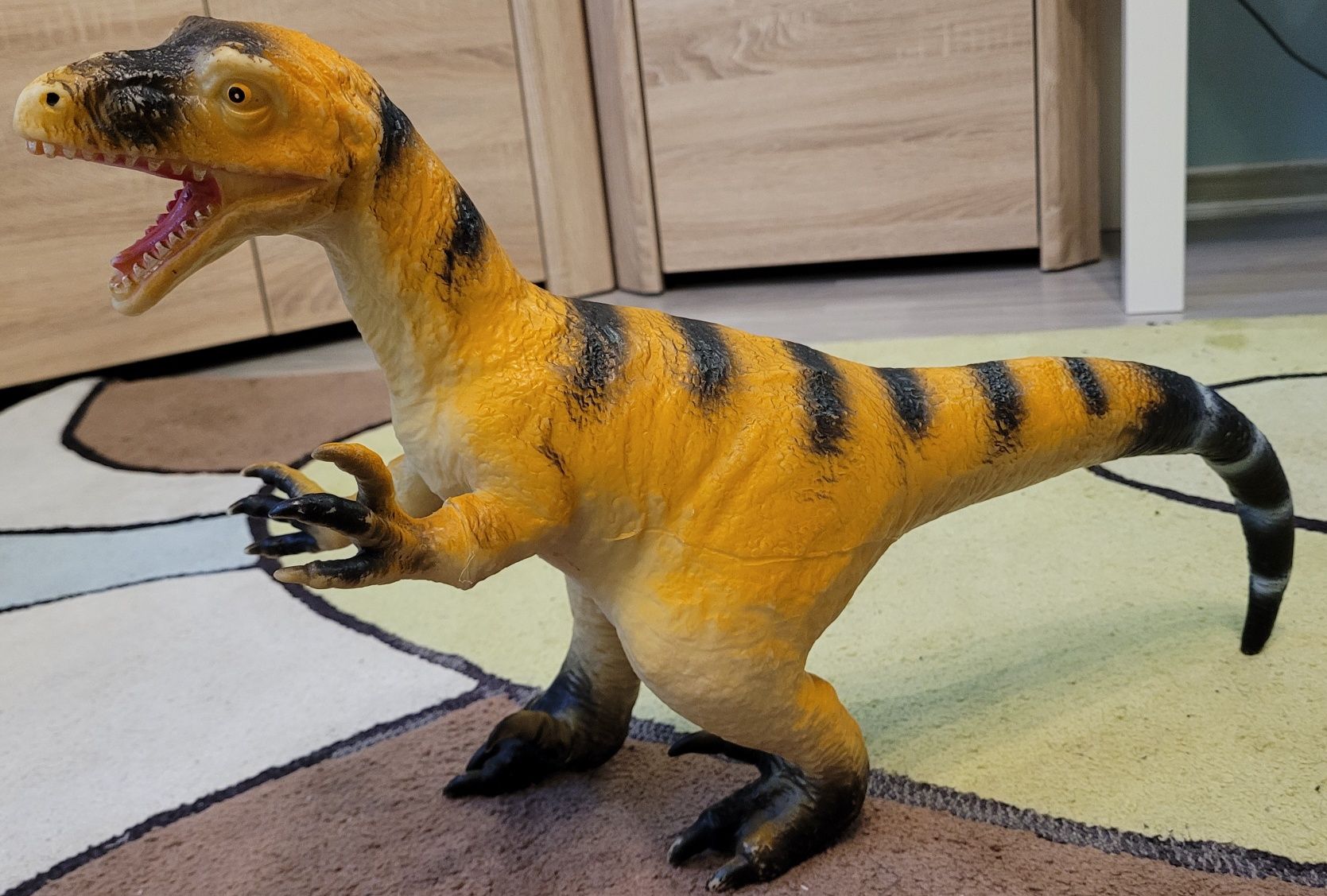 Duże figurki dinozaur trex Ok 30 cm wys długie nawet 60cm