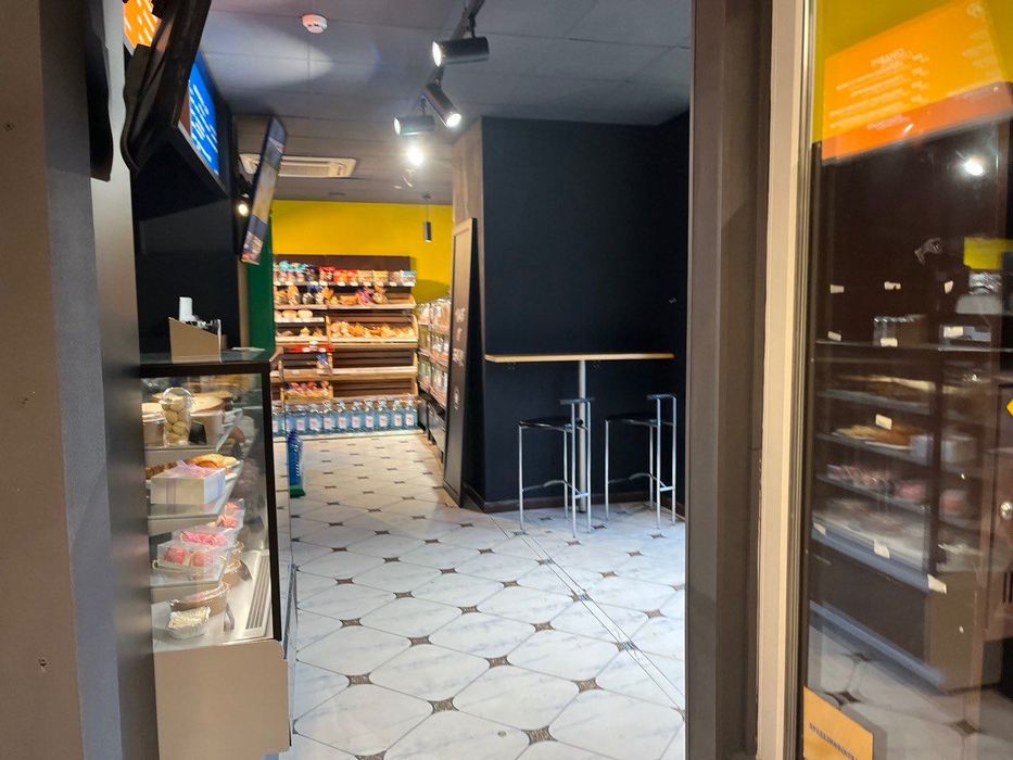 Продаж фасадного приміщення