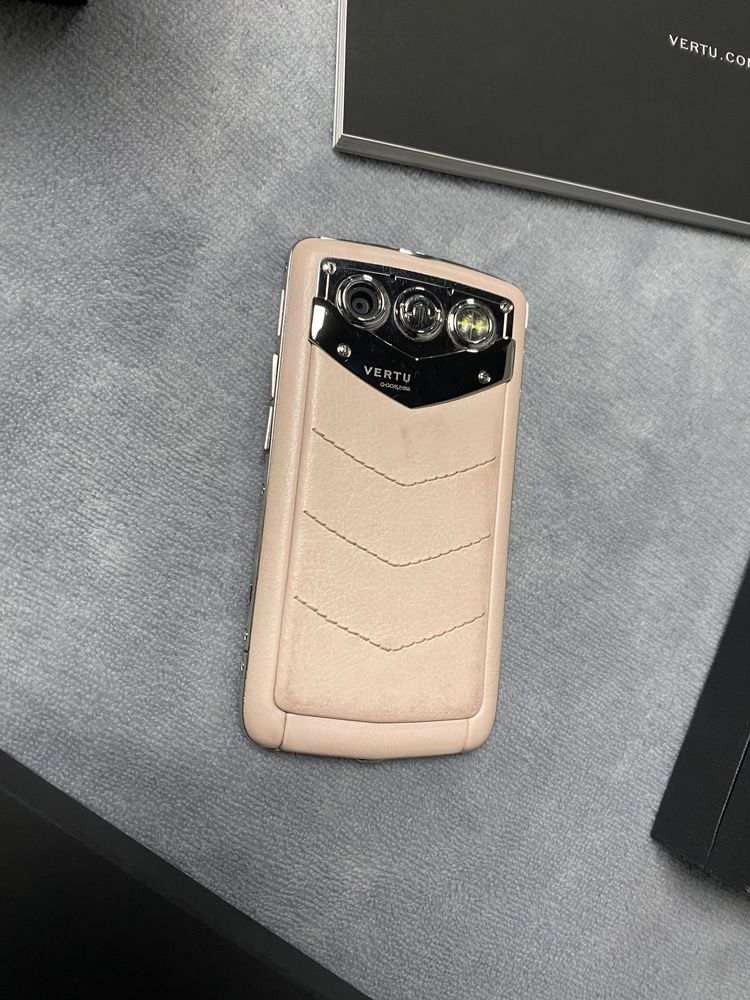 Vertu Constellation Quest Отличное состояние