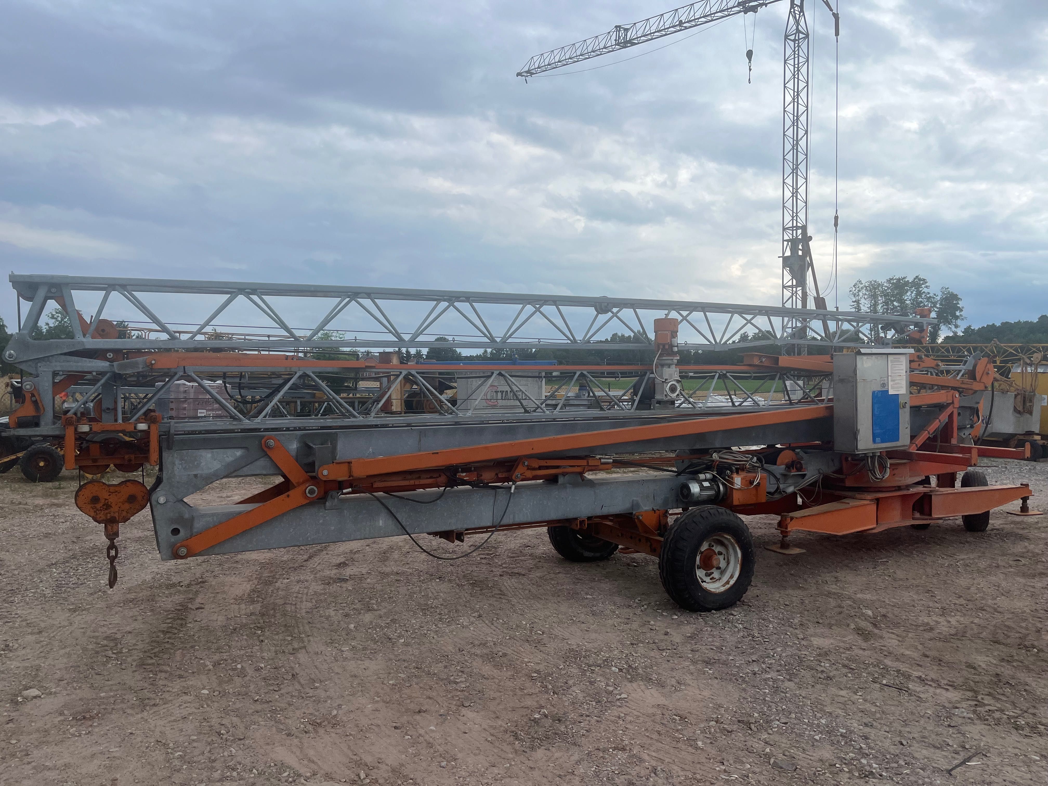 Żuraw budowlany Dzwig dekarski hydrauliczny szybkomontujacy