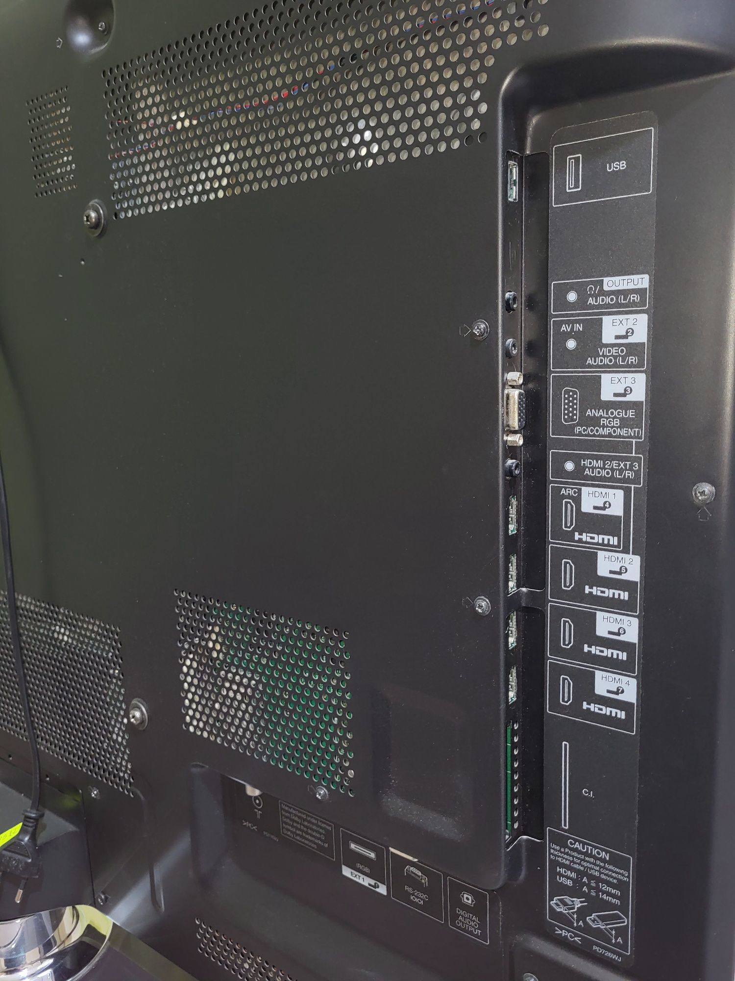 Телевизор Sharp LC-40LE810E