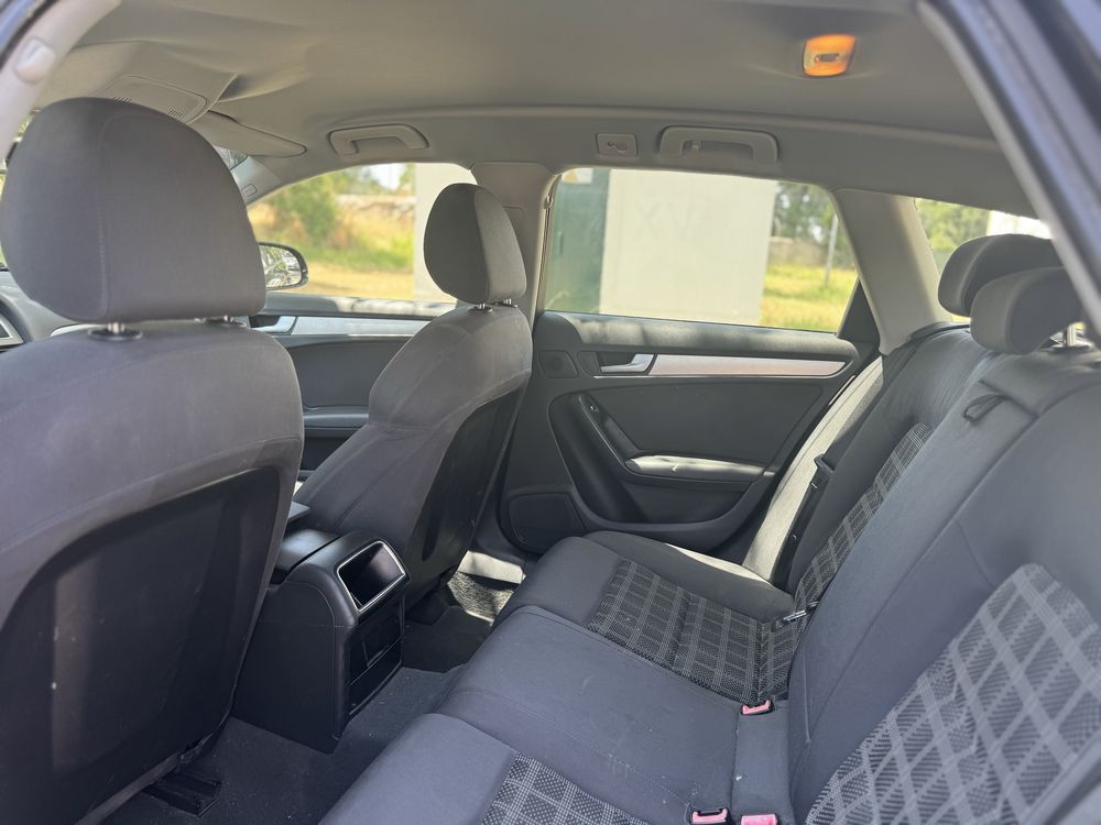 AUDI A4  2.0 TDI carrinha facelift 2012 bom estado