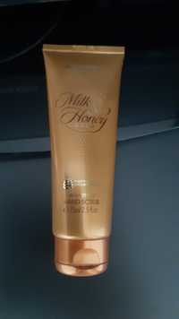 Scrub do rąk Milk&Honey Oriflame