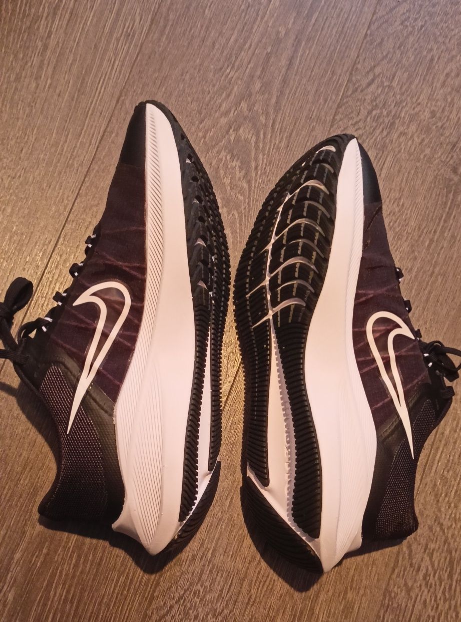 Buty NOWE Nike zoom winflo 8 r z buta 42, wypada 41