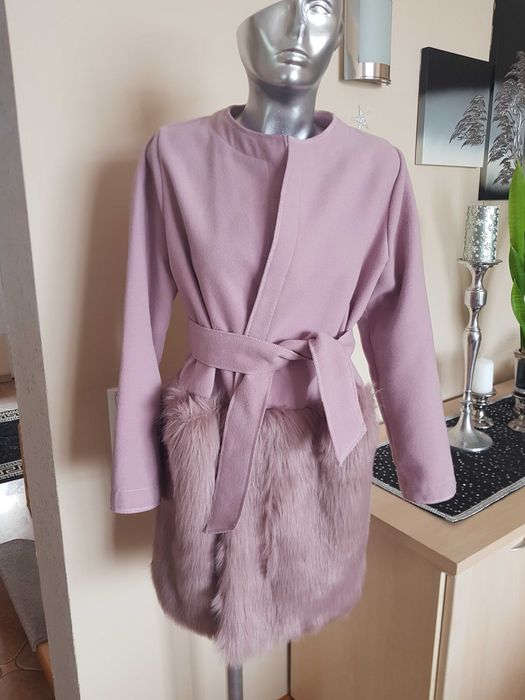 PŁASZCZ z futerkiem  L 40