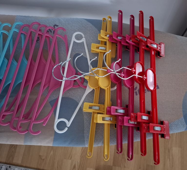 Kolorowe wieszaki