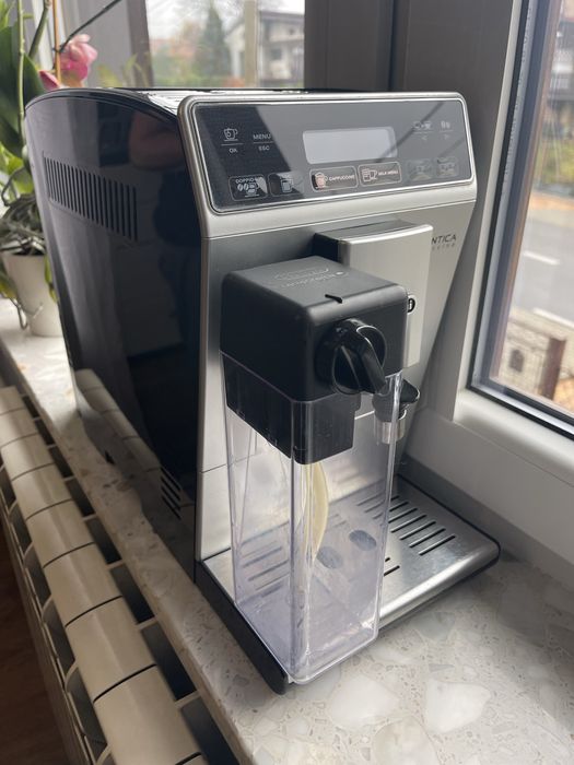 Ekspres ciśnieniowy do kawy Delonghi Autentica cappucino  ETAM29.66X