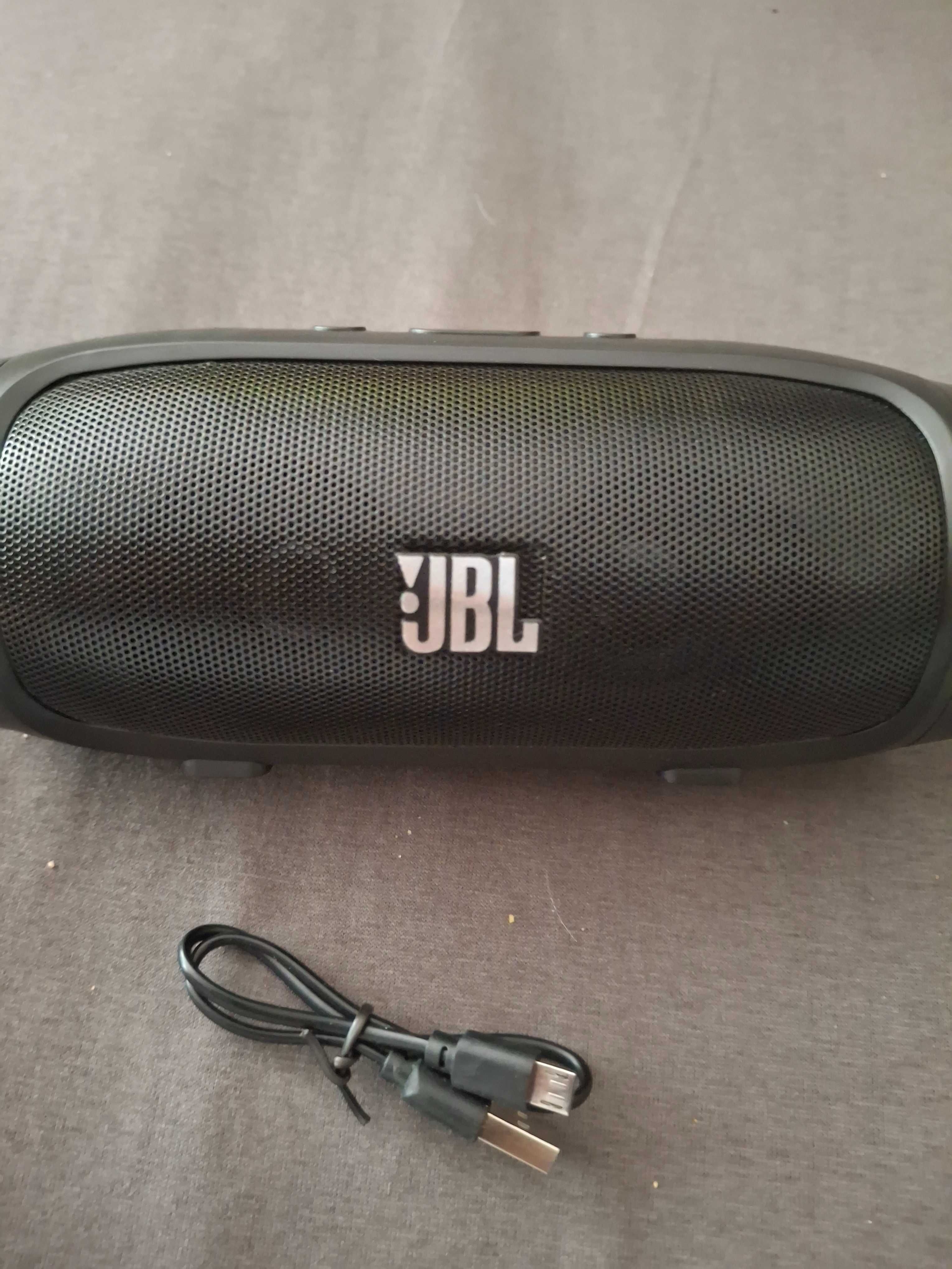 Głośnik turystyczny bluetooth z radiem