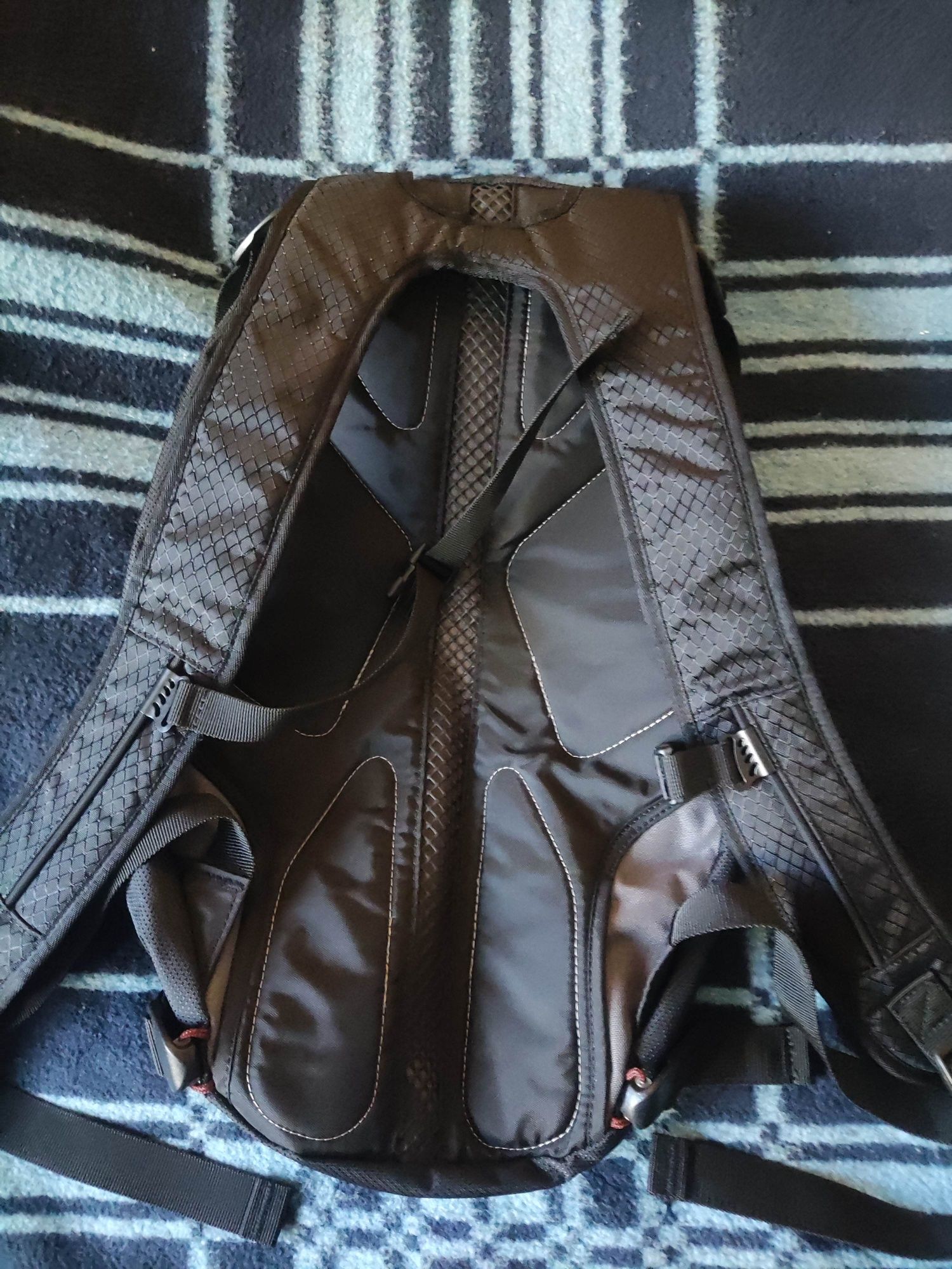 Plecak trekkingowy Fast Break

Stan bardzo dobry 

długość  32 cm
szer