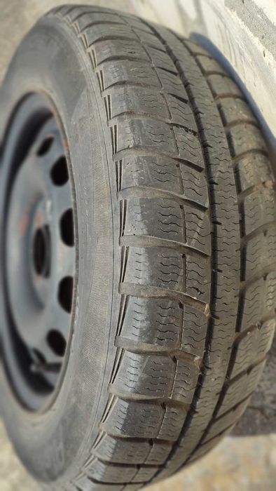 Продам колесо (Ford) в зборі з зимовою гумою.