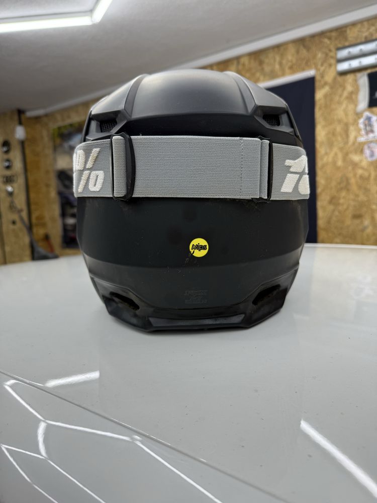 Capacete Foz com oculos 100%