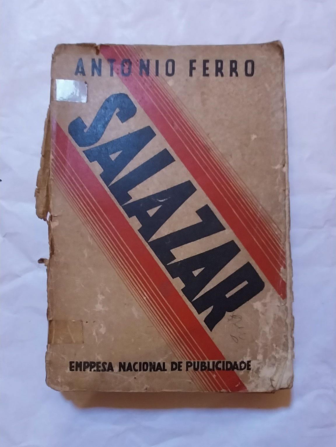 Livro antigo Salazar O homem e a sua obra