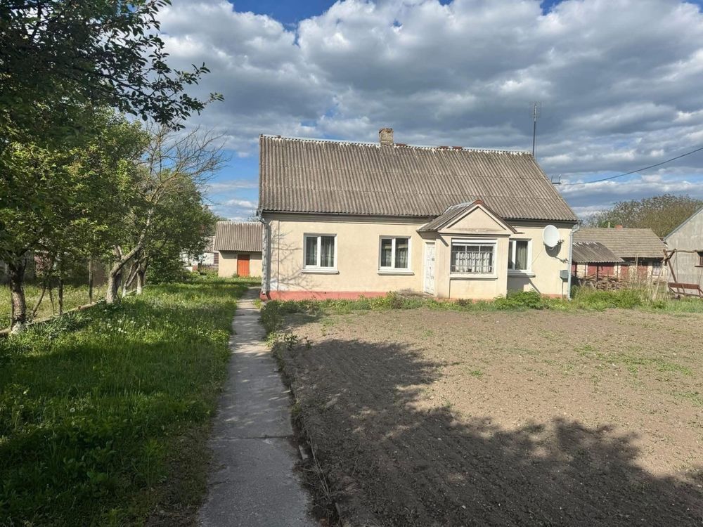 Будинок в передмісті Кременця зі всім необхідним!